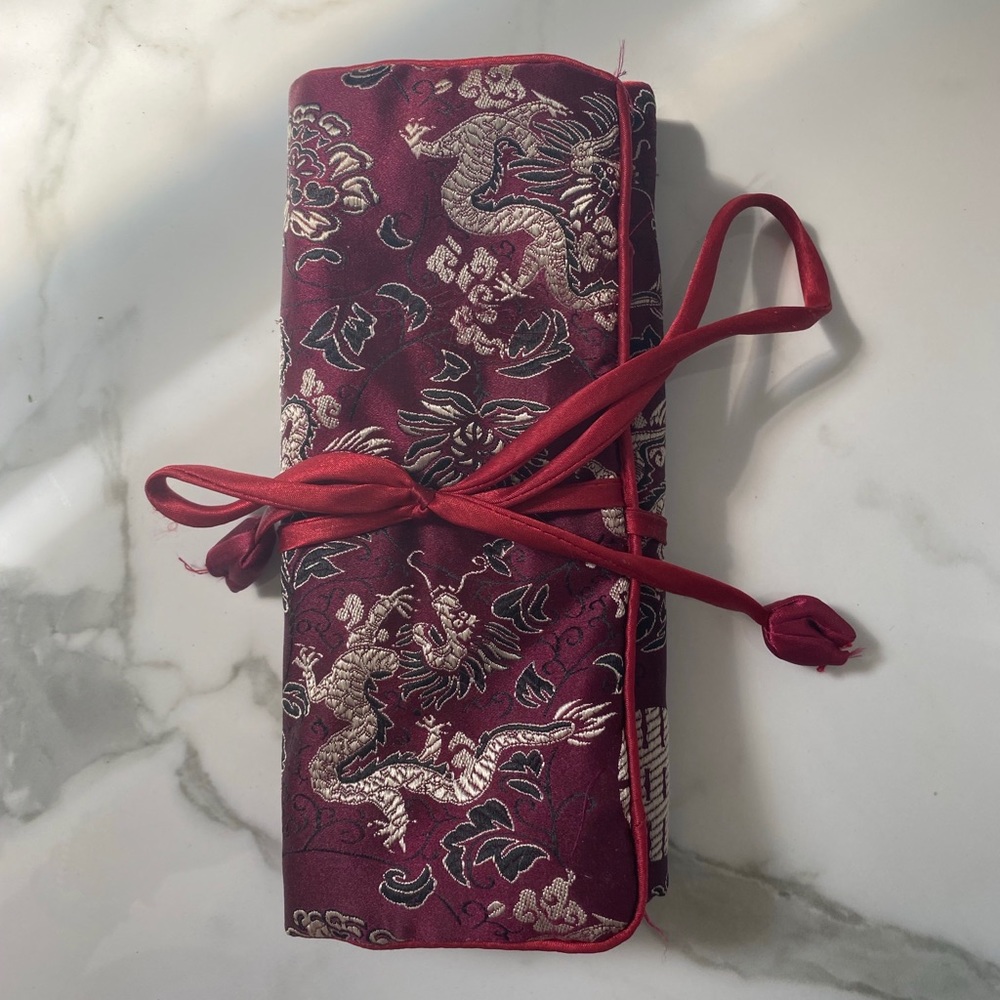 Silk wrap jewelry holder